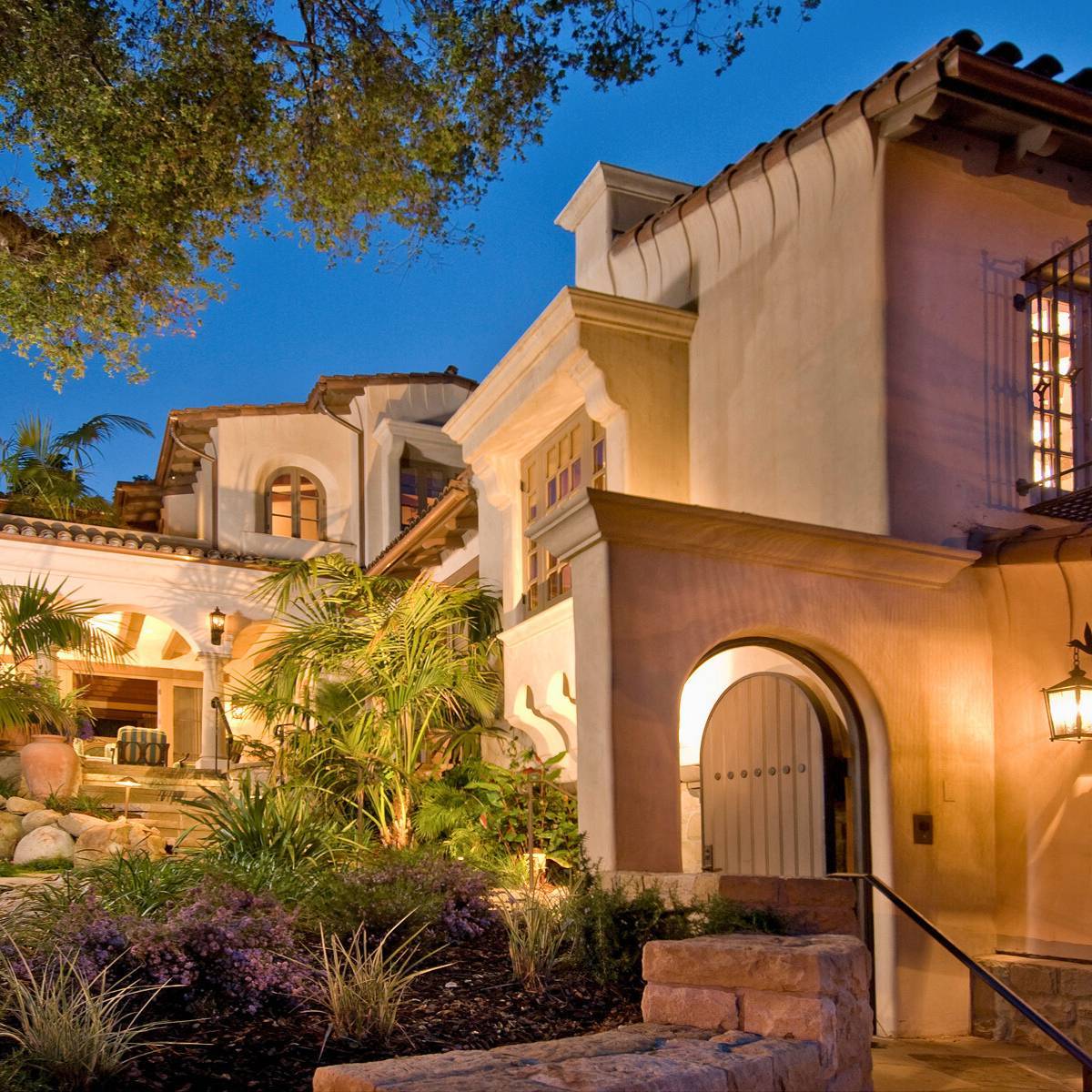 spanish style home exterior with walk in entry way